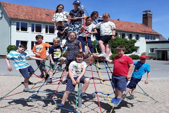 Ergebnis_-_Kletterpyramide_auf_dem_Schulhof.jpg  